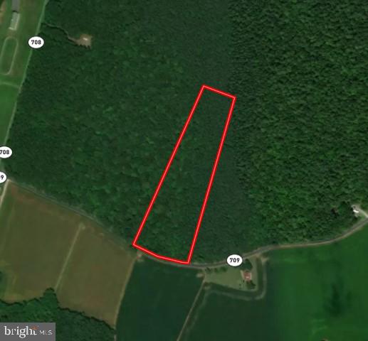 a map of a field with a red line in the middle of it
